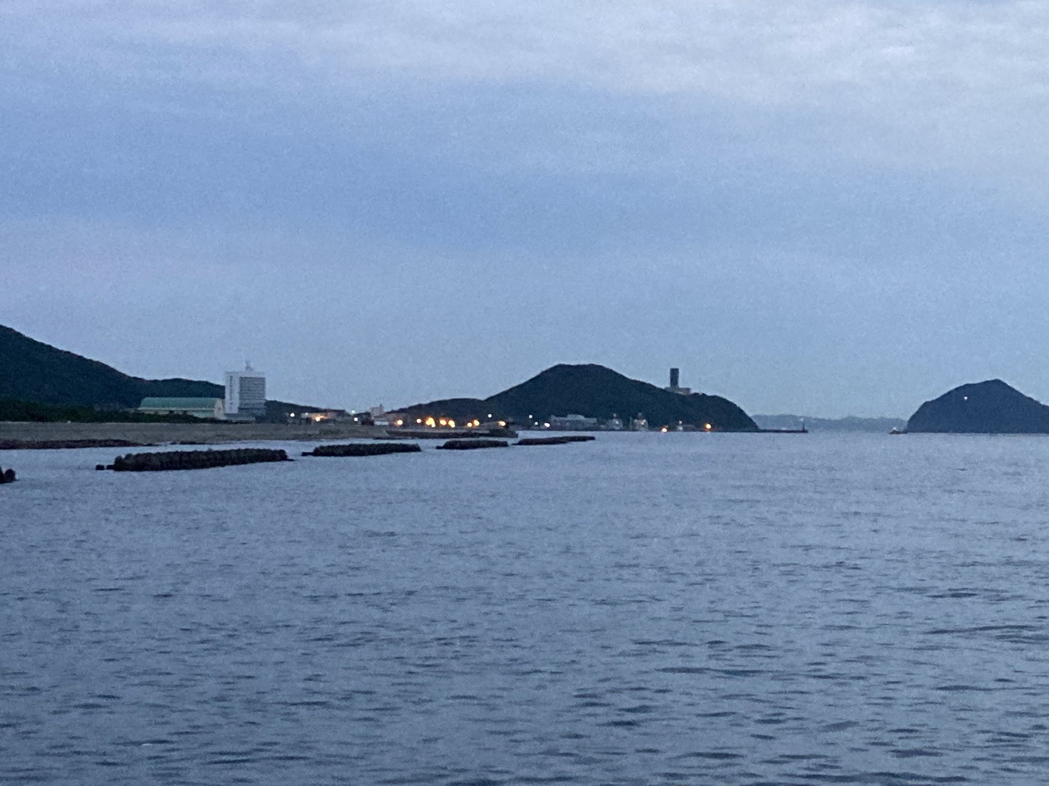 Bara 赤羽根から伊良湖へ 先週釣れた伊良湖も波が穏やかすぎてカサゴばかり 赤羽根で2枚 水温25度 大潮 赤羽根サビキでサバやアジが釣れ始めました 今後楽しみです T Co Efz01toqme Twitter