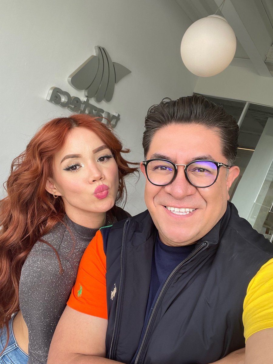 LeonardoMarker's tweet photo. ¡Que sea el primero de muchos conciertos en @AztecaUNO querida @DaluMusica! #DalúRojita 😘😊👏🏼👏🏼👏🏼👏🏼👏🏼👏🏼👏🏼👏🏼👏🏼👏🏼 https://t.co/Ckh6f8GxoZ