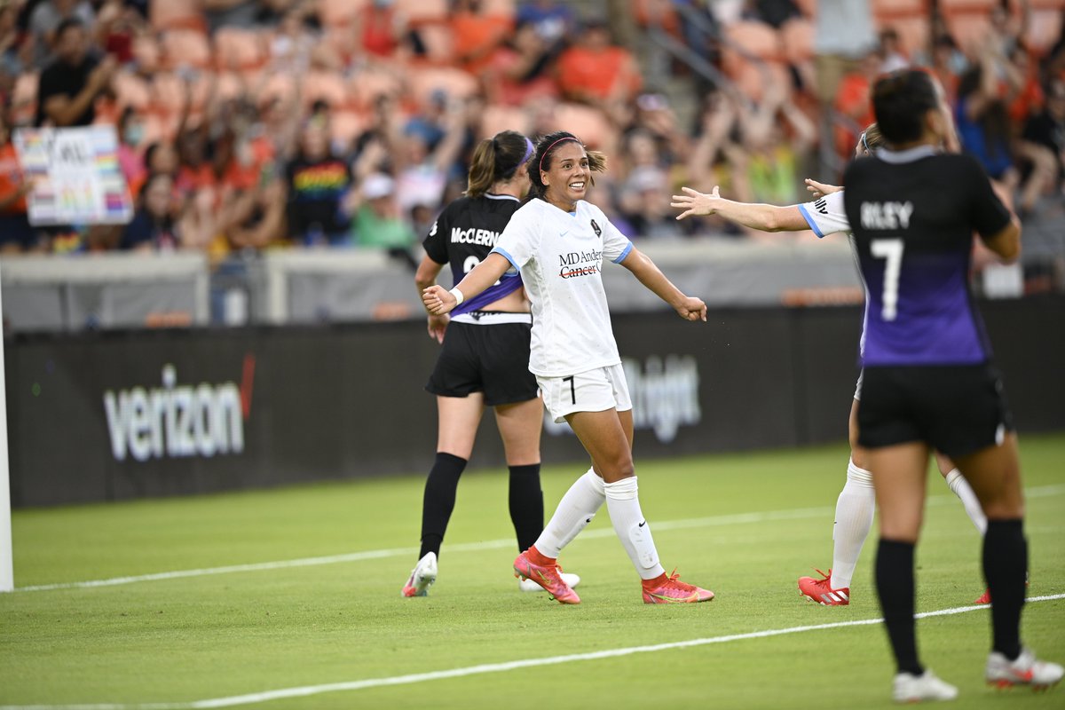 Women S International Champions Cup Maria Sanchez Scores Her First Goal For The Houston Dash The Dash Lead The Orlando Pride 2 1 Early In The Second Half Isi
