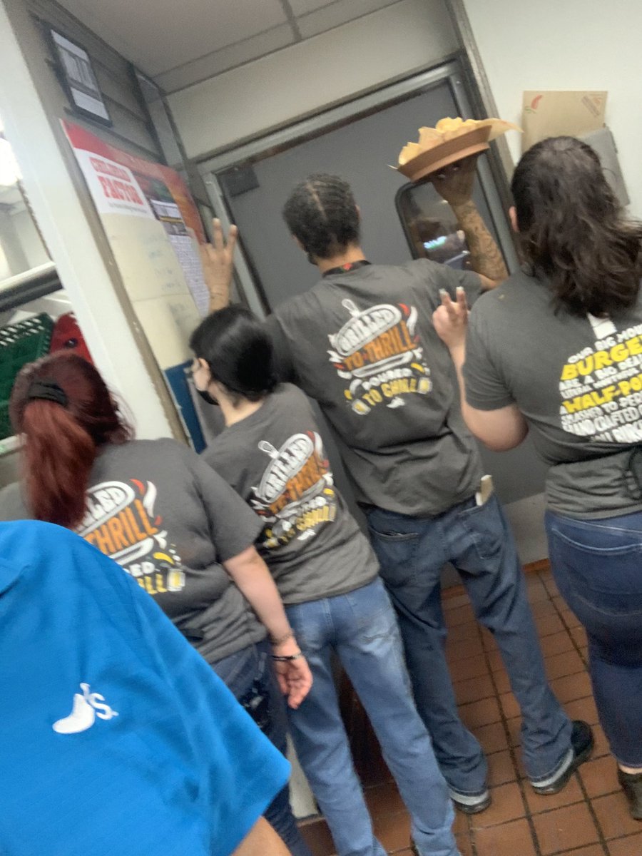 AbdallahThalji's tweet photo. Show your @Chilis fits a little differently!!!! #teamestrada #funsaturdaynight @EricEstrada713 https://t.co/kajv442Crh