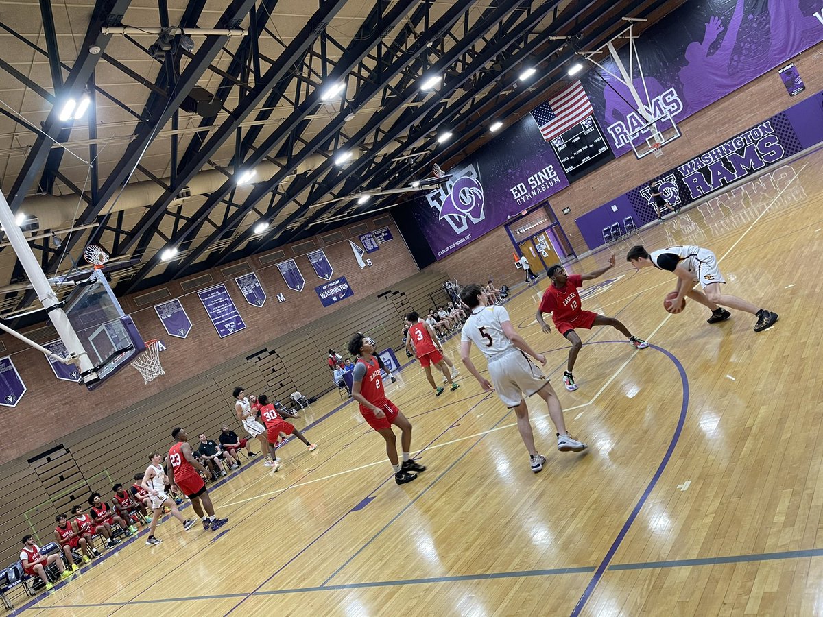 ChampionBball's tweet photo. Summer 64 🏀 Salpointe vs. Ironwood @SalpointeMBB @ihseagleshoops #summer64 https://t.co/u6H6ERyj7C