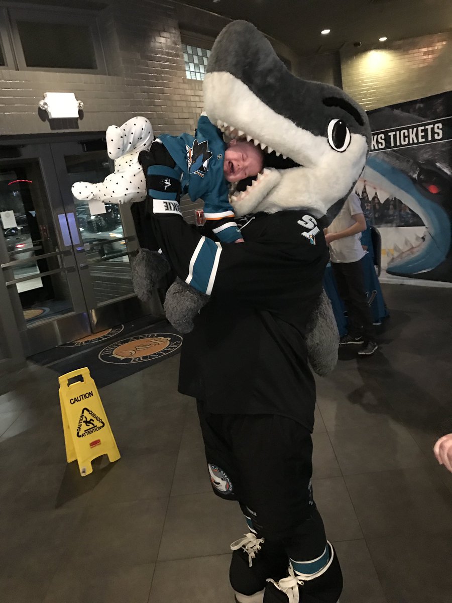 My now almost 5 y.o daughter is in second place in the <a href="/sjsharkie/">#SJSharkie</a> photo contest—please go to Facebook and like her photo?    #Sharkiestalker facebook.com/photo?fbid=340…