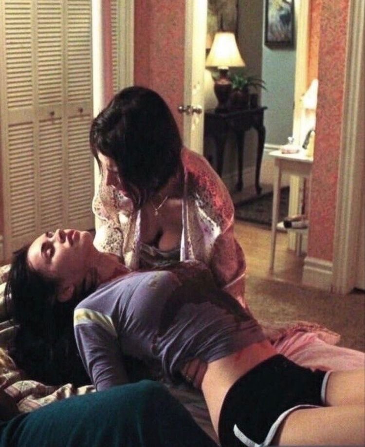 godswaif's tweet image. she even died hot