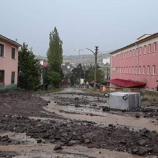 Alucra ilçemizde meydana gelen sel felaketi neticesinde zarar gören tüm hemşehrilerimize 
geçmiş olsun. Allah beterinden korusun ve bir daha yaşatmasın.