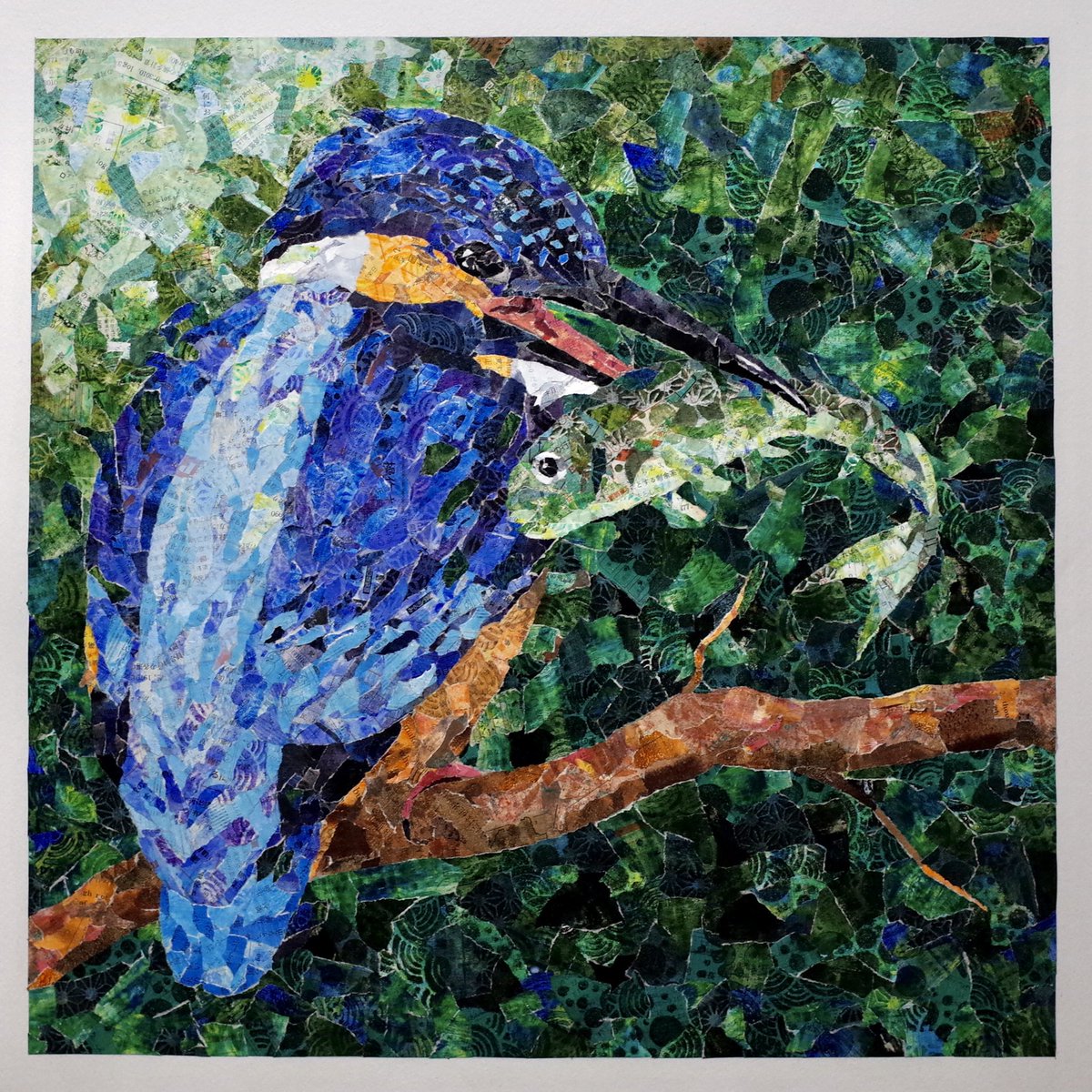 『 to live 』
(ちぎり絵・貼り絵　collage art ,41.0cm x 41.0cm) 

#カワセミ #翡翠 #kingfisher #fishing #fish #ちぎり絵 #コラージュ #コラージュアート #collage #collageart #paintedpapercollage #tornpapercollage