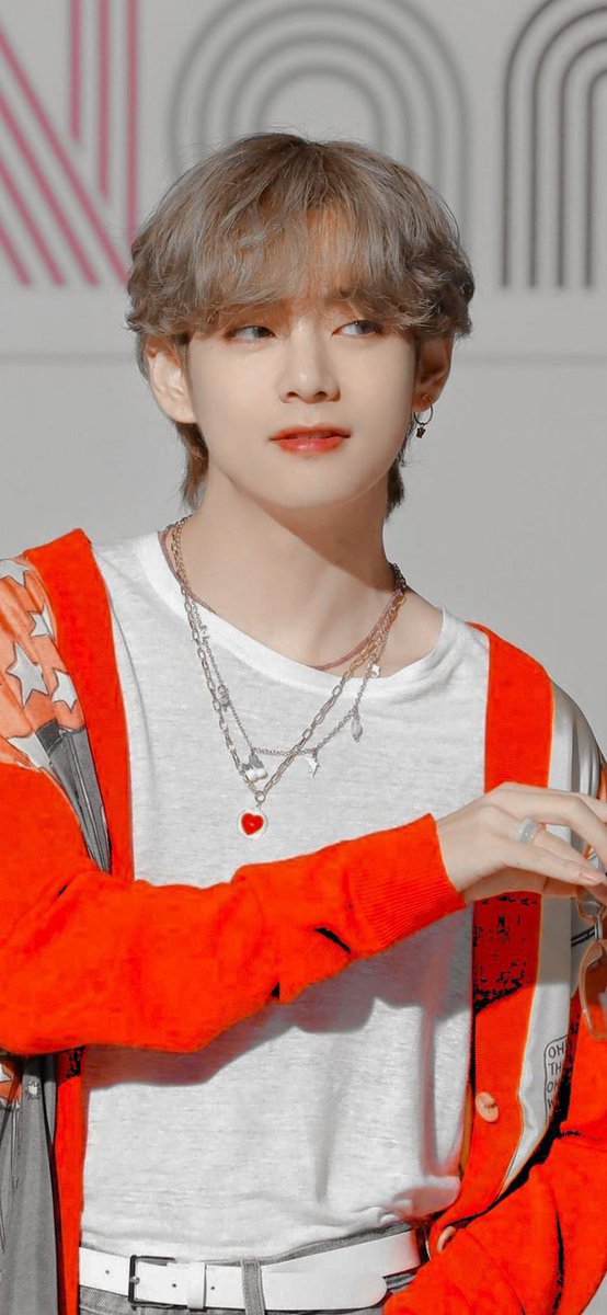 MominMalaika's tweet photo. @taeteland @BTS_twt kim taehyung is just.........
#nowordsforhim #uncomparable #v #BTSARMY https://t.co/iYT5mzdn5N