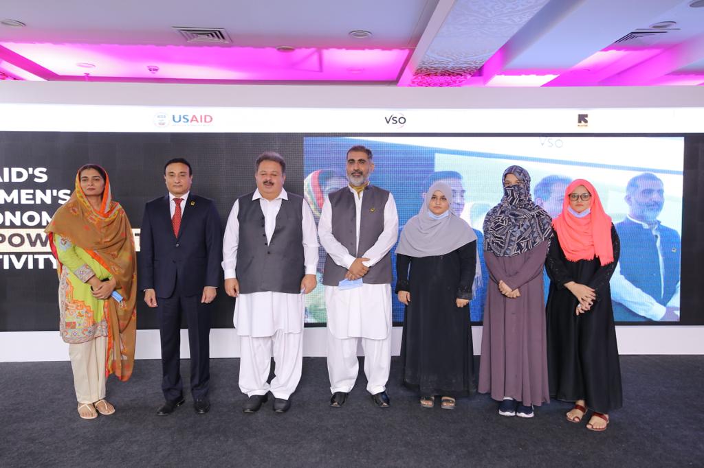 ovaismangalwala's tweet photo. Women should be encouraged and provided opportunities at all levels!! WEEA (Women’s Economic and Social Empowerment (“Transform”) activity is an excellent initiative by IRC & VSO. Pakistan needs more such activities empowering women.
#WEEALaunchEvent #USAIDWEEA https://t.co/6mcHm98en6
