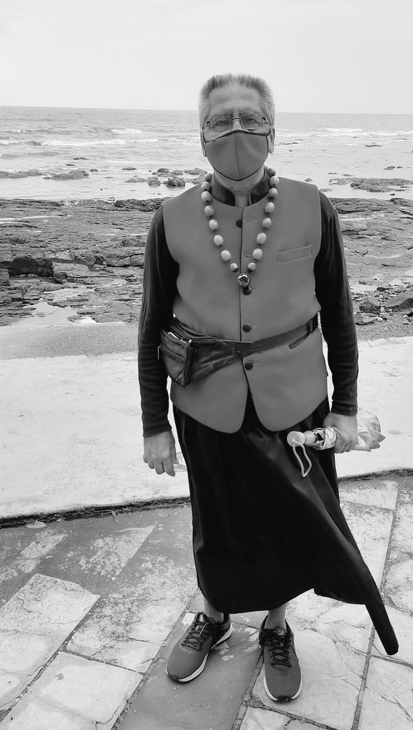 firozeshakir's tweet photo. Friends 
I went to an astrologer
Asked him to read my hand 
He had one look he said 
You will never join #Koo 
If #twitter gets #banned 
Dear @jack I will miss 
The #edittool ..
A #Twitterpoets 
Last stand ..
In no man's land https://t.co/opOko72Hdh