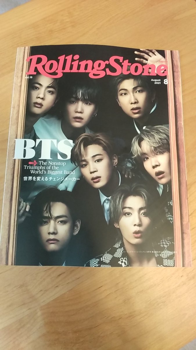 LMS_Jimin13's tweet photo. うちにもBTS×RollingStone 来たぁ❤カッコいいね~😍今、読んでるんだけど字がちっちゃくて…読みにくいなぁと思って…いや老眼とかやなくてね、絶対違うんよ😆ちょっと離して見たら読めるんやから(笑)うーっ😅
#BTS #BTSRollingStone https://t.co/qV0y63qwtJ