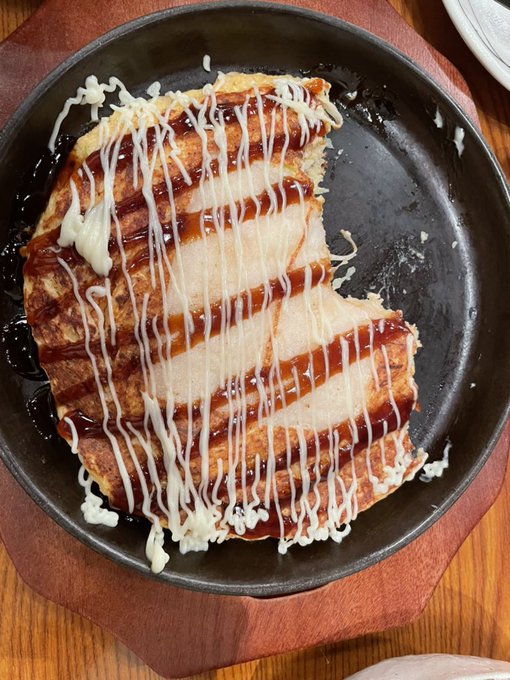 嫁とは、地域・世代・個人による価値観の違いを乗り越えてきたけど、この「粉もんを直角に切る習性」だけは理解できない。 