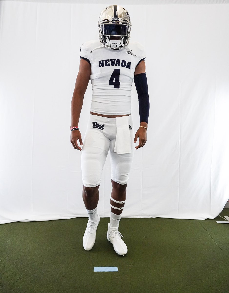 dtauaefa4_'s tweet photo. Thank you God for blessing me with a full ride scholarship to the University of Nevada. Thank you to my parents for investing in me. Thank you to @CoachChadSavage @CoachJayNorvell @Coach_TChang and the rest of the Nevada Football staff for giving me this opportunity. Go Pack 🐺 https://t.co/6GHZJpgUym
