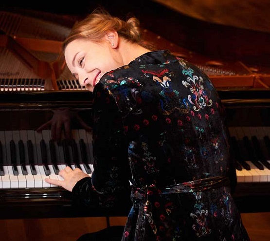 anaclasemusique's tweet photo. 4ème épisode de notre feuilleton au Lille Piano(s) Festival | Bertrand #Bolognesi signe notre chronique du fort beau récital de la pianiste espagnole Judith #Jáuregui : Amy #Beach #Gershwin #Ginastera #Lecuona et #VillaLobos https://t.co/uzmLU1uZrp https://t.co/TXGJ7MB01Q