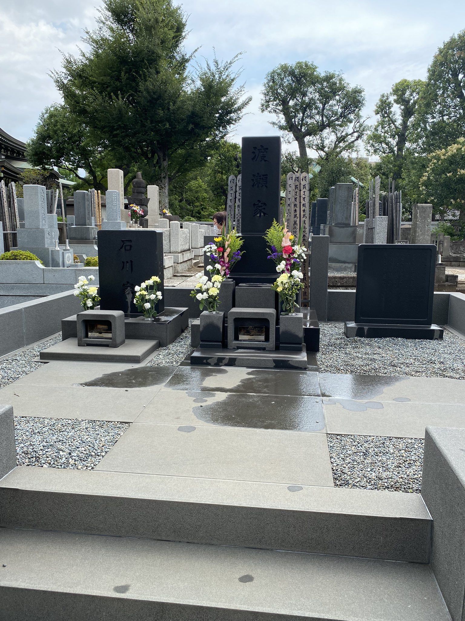 さおり トランプ通販中 親戚が大ファンなので渡哲也さんのお墓参りに同行 王貞治さんの墓も 王家 かっけえ