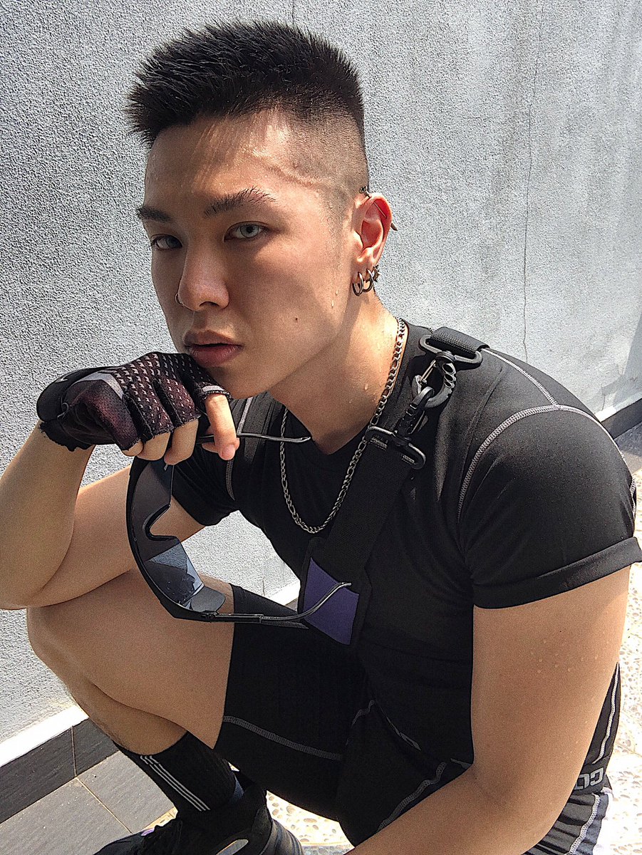 kylechg's tweet photo. my temple vein be bulging after I dance or workout like 👁👄👁 https://t.co/wt43P0ySFP