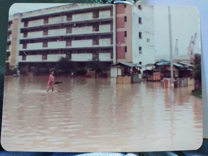 PuteriAllisha's tweet photo. Gambar dulu- dulu di flat sri putra jalan bangsar. Sekarang dah jadi mid valley mega mall. https://t.co/gjpArKp3sd