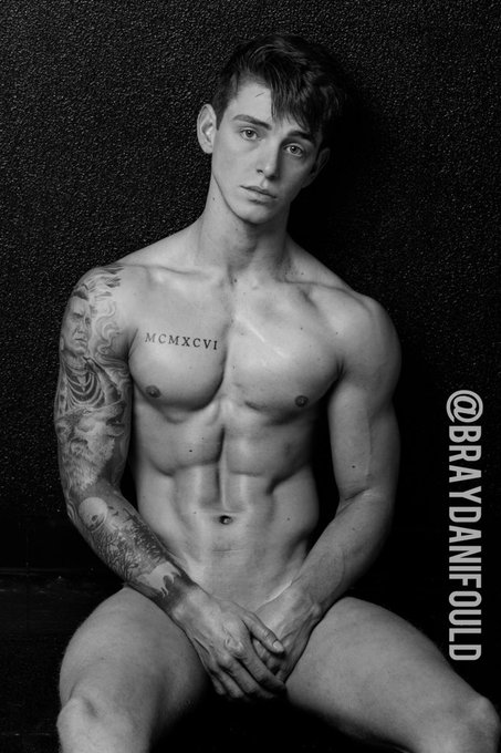 OF sale is going crazy, few spots left 👅Link in bio https://t.co/OkNGg6dwGN