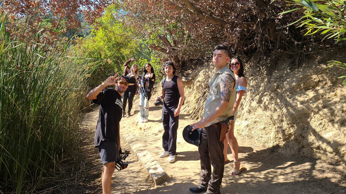 FireBrownArtist's tweet photo. Out here #bts for @RisingElijahOf1 #musicvideoshoot https://t.co/U1k35Z1DkI
