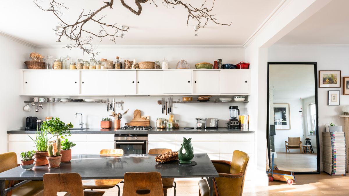 ProfDesignInst's tweet image. This apartment next to London's Hyde Park showcases the best aspects of biophilic design buff.ly/3gNbG6H