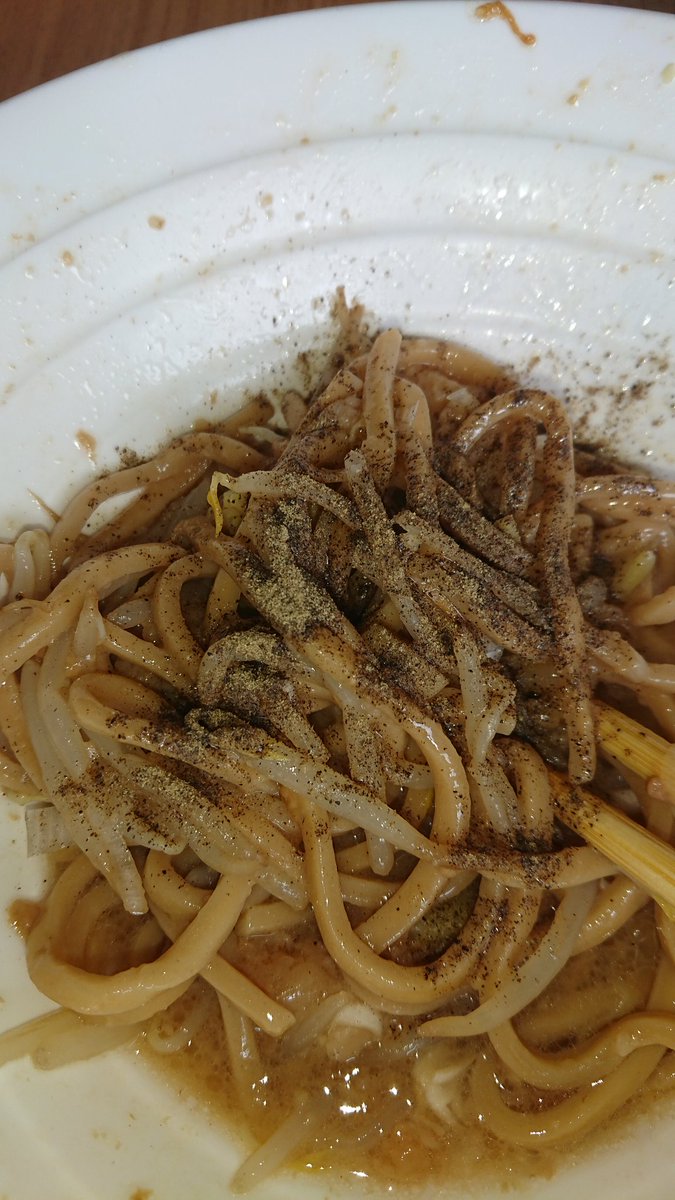 tomo04204's tweet photo. 本日やっとで当選していた豚いちさんのお土産らーめんを食べることができた！
4カ月ぶりの家族みんなで家での食事。子供と妻がおいしいね、当たって良かったねと話すのが本当に嬉しかった。豚いちさん、若武者グループさん、本当にありがとうございます。おいしかったです！
#福島市 #らーめん #豚いち https://t.co/Fcoq7szLUB