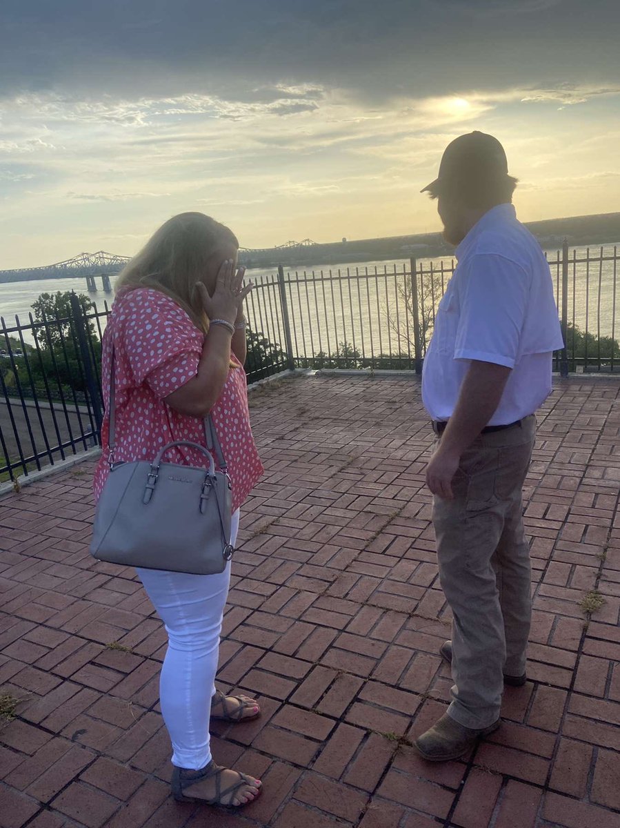 kenseylayne2014's tweet photo. Is this real life???? I get to marry the most precious man on the universe.🥺💕 https://t.co/xUQ9TG8EYc
