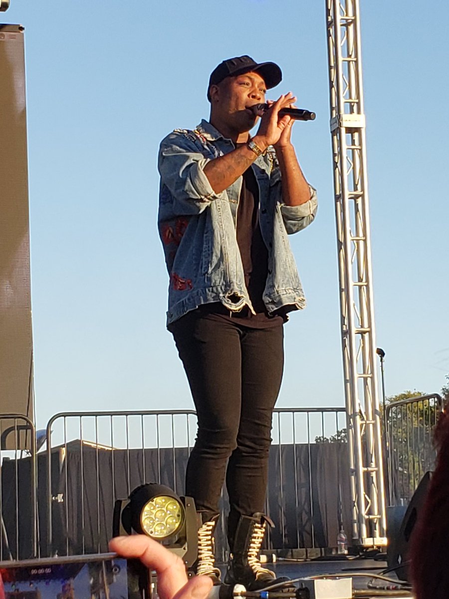 Mittens4Haunter's tweet photo. Saw @todrick at @SoCoPride tonight. Dreams come true! I GOT SO CLOSE!! HIS EYES ARE SO BEAUTIFUL!! The love was real at #PRIDE tonight!! https://t.co/dFtHB1Hdd4