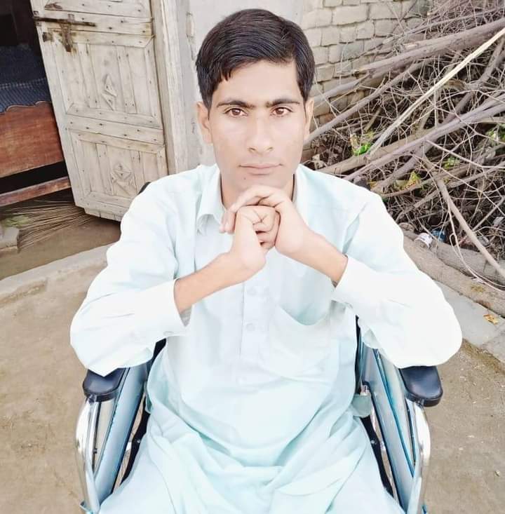 NaveedOfficial_'s tweet photo. مجھے ملازمت کی اشد ضرورت ہےمیٹرک پاس ہوں معذور ہوں اسلام آباد یا مضافات میں کہیں بھی اسلام آباد اسلئے کے کبھی تو مرشد کے دیدار ہوجایں گے 
گلہ تو خان سے مرتے دم تک نہیں کرونگا ہاں جب بھی ملے تو اتنا کہونگا جو تیرے پاس رہتے تھے نا یہ نہیں چاہتے کے یہ غریب اپ تک پہنچے 
@ImranKhanPTI https://t.co/eNlRoiwoqE