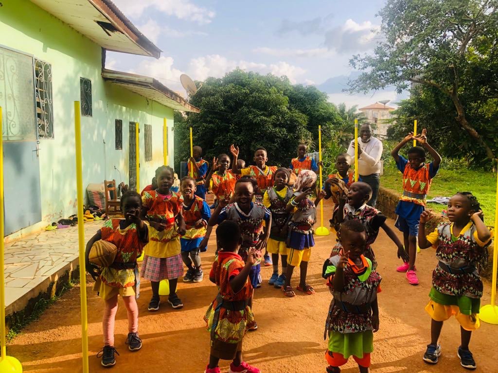 SBetsenAcademy's tweet photo. Au #Cameroun, l’activité #RugbyforKids bat son plein pendant les vacances et fait des heureux ! 🤩
#JardinEden #Yaoundé #rugbyfordevelopment #rugbysolidaire #sportimpact #ODD https://t.co/pA2FKFtik5