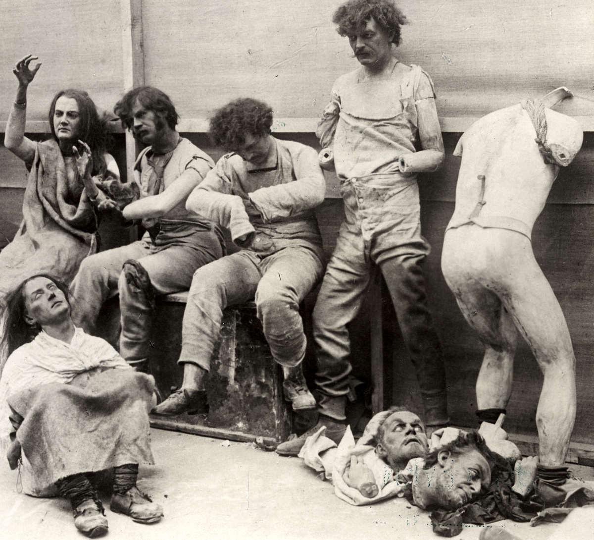 RT @Ttalindeyzac: Melted and damaged mannequins after a fire at Madam Tussaud's Wax Museum in London, 1930 https://t.co/wPoi6Luy1U