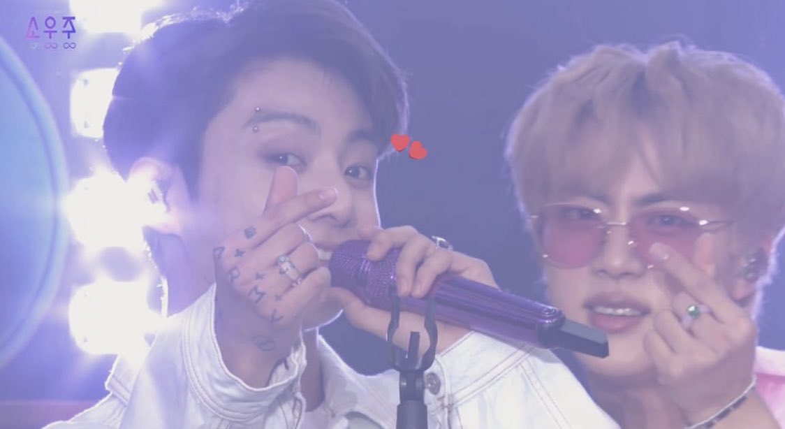 hannahashe14's tweet photo. Jinkook Stay 😍☺️😍 @BTS_twt!! 💜💜💜#Swoozoo #BTSMusterSoWooZoo #BTSMuster2021 #Happy8thAnniversaryBTS #BTS8thAnniversary #BTS #bangtansonyeondan #jin #seokjin #kimseokjin #jungkook #jeonjungkook #jk Credit: Twitter @bts_bighit @BIGHIT_MUSIC https://t.co/mgoXAw3Cx3