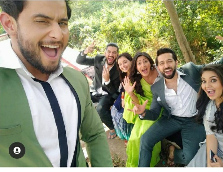 divya_tarang's tweet photo. #5YearsofIshqbaaaz 
Congratulations all team #Ishqbaaz
My Favorite Show.... Or my most Favorite Tadibaaz  kanzi aankho vala SSO...😍😍😍
@NakuulMehta
@SurbhiChandna @KUNAL_JAISINGH @shrenuparikh11 
Miss you all cast...#Shivika #Rikara #Ruvya ... https://t.co/XOTEZX1qS6