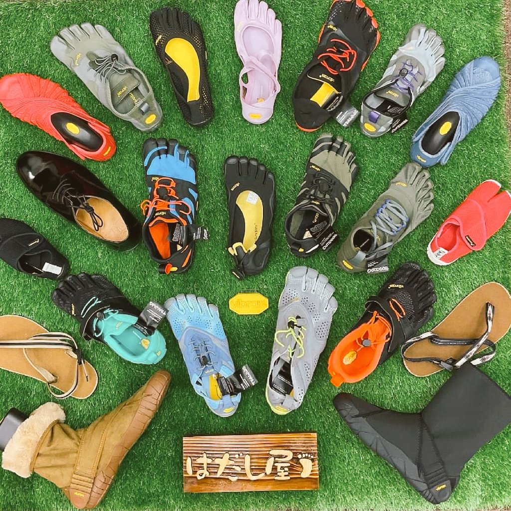 miyataro's tweet photo. はだし屋さんで取り扱う #fivefinger
はだし屋さんは #Barefootinc Japanの直営店です。#Vibram のファイブフィンガー、#ゆび助、#Earthrunners #一本歯下駄GETTA など取り扱います。
5本指の靴、愛用しています。靴自体がとても柔らかく、足の動きの制限がなくて個人的には楽に動けるのが魅力! https://t.co/2fYUYAlvfu