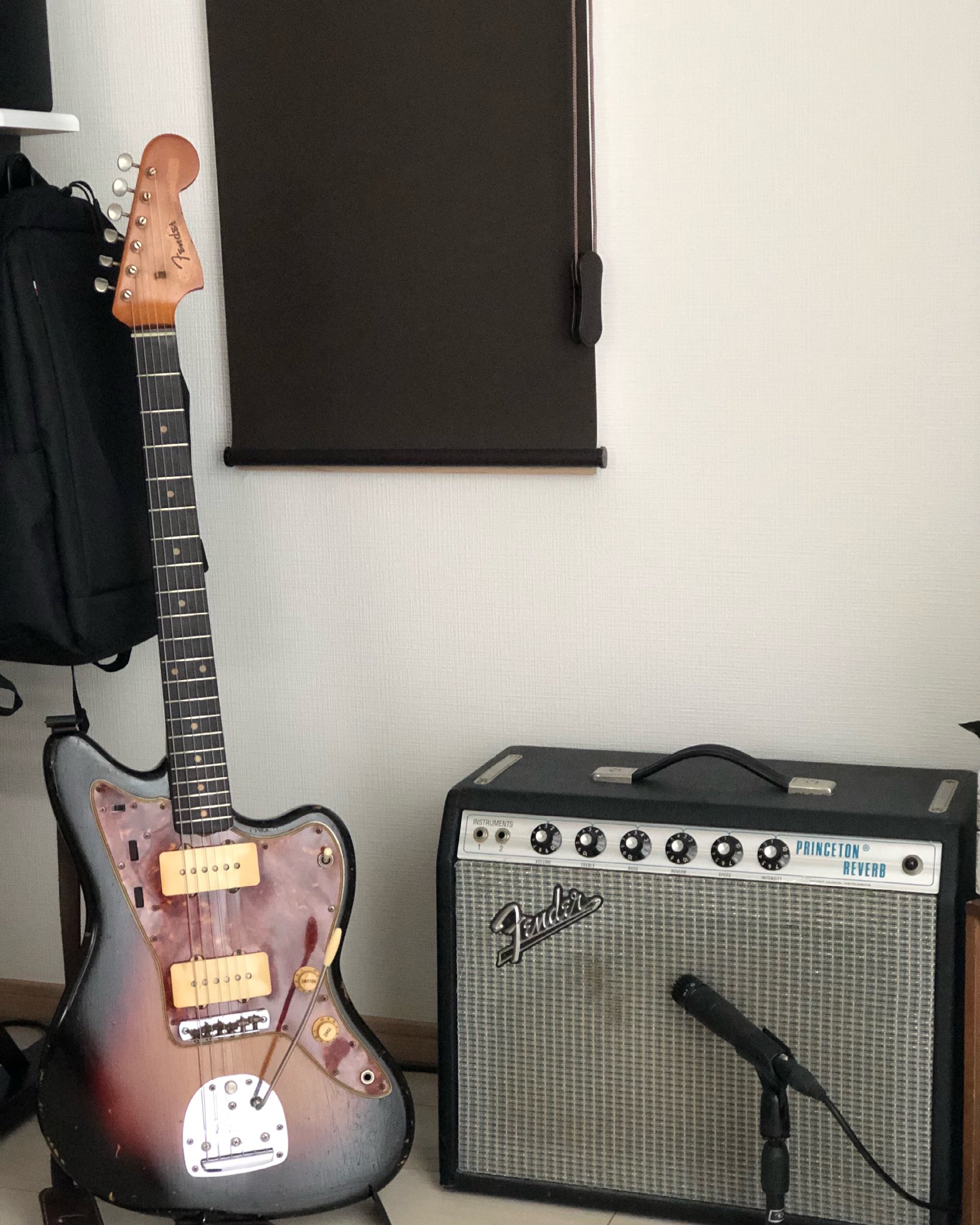 ぼっちつよし 光を浴びてジャズマスター Jazzmaster Jazz Julianlage ゆらゆら帝国 椎名林檎 Princetonreverb Vintageguitar Fender 音楽のある生活 音楽好きな人と繋がりたい Vaundy キングヌー ギター エフェクター サイケデリック