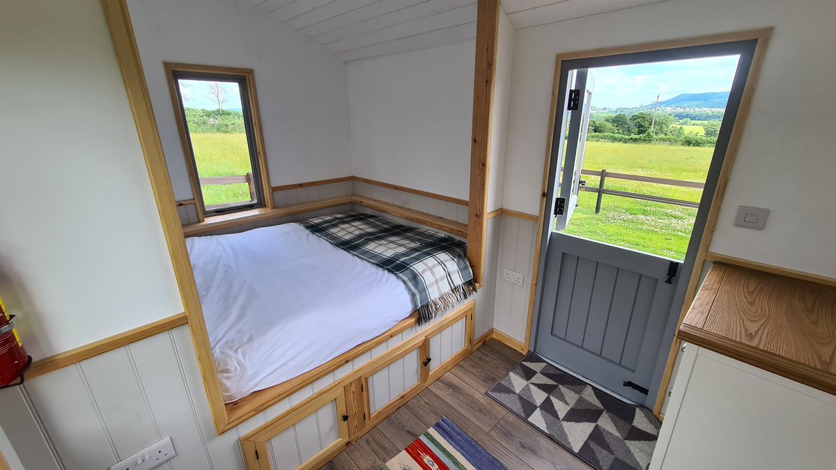 "Shepherd's View" is now live &amp; available to book here: airbnb.com/h/shepview
Any RT appreciated, thank you!