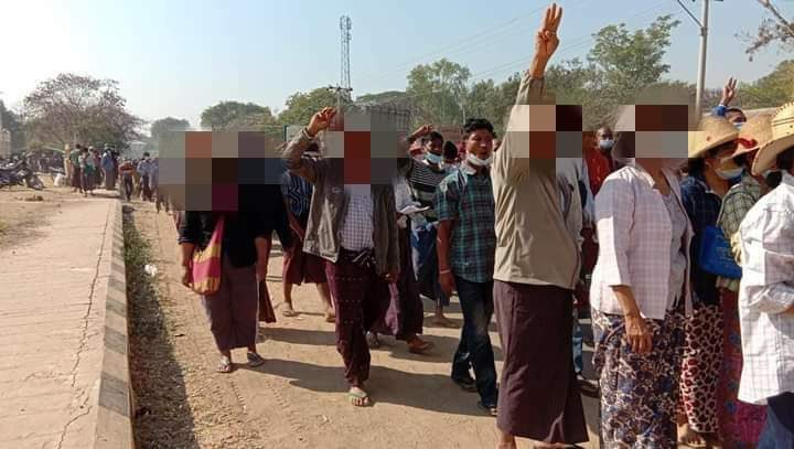 #NatMauk Tsp,#Magway Region marched by hundreds of protesters with full force in uprising on this morning.

#June27Coup #WhatsHappeninglnMyanmar #RecognizeNUG