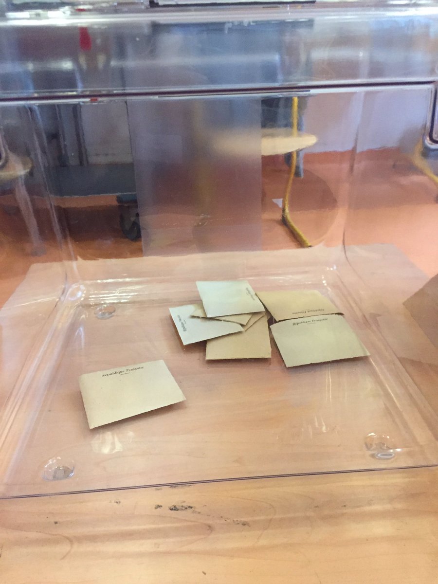 SBribard's tweet photo. Et c’est reparti pour une journée électorale 😁 On vous attend avec impatience ! #Paris10 #BV25 #electionsregionales2021 https://t.co/RSNUkcy2M2