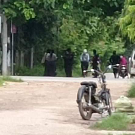 Neon1713's tweet photo. Junta terrorists were checking passers-by near the Tun Hotel in Pyay, when they unprovokedly beat and robbed a craftsman on a motorcycle. #RecognizeNUG  #June27Coup #WhatsHappeningInMyanmar https://t.co/jsVzMxkRkN