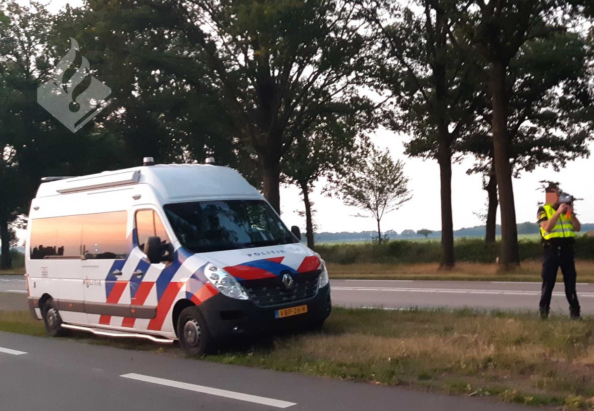 De politie heeft zaterdag vijf rijbewijzen ingevorderd van bestuurders die tientallen kilometers te hard reden op de Graafsebaan in Oss..
