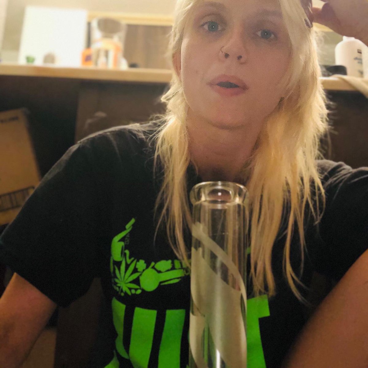 KristenElduen's tweet photo. Been a #longday doing lots of packing and loading stuff! I am so excited to start the next chapter with my fiancé and kids 💚 gotta get some of those end of the day #tokes of the #herb #weed #stoner #justhitit #bong #srh #ganja #marijuana #legalize #hotday #moving #PNW #nomakeup https://t.co/J6SirfPeCl