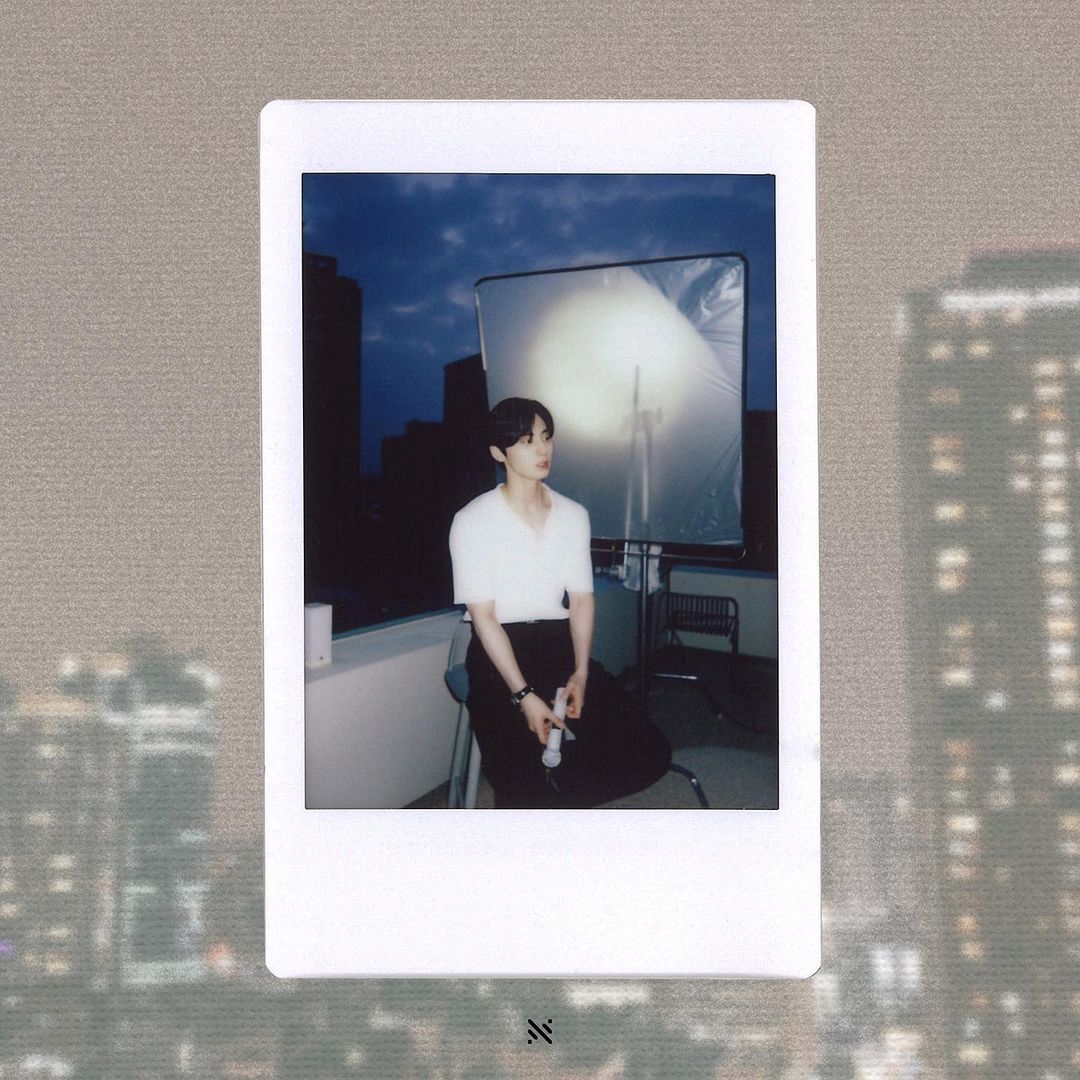 HWANGMINHYUN_TH's tweet photo. [IGnuest_official] 210627 | #ฮวังมินฮยอน🦊 

"มินฮยอน 'Your Ocean (ต้นฉบับเพลงโดยวง : Hoppipolla(호피폴라)'Photo Sketch
📸 Polaroid ver."

🔗https://t.co/6OzLCxbtqy
#NUEST #NULOΛEstagram #ไอจีออพติมัสฮวัง #너의바다 #YourOcean #뉴이스트_JR_Aron_백호_민현_렌 #황민현 #HWANGMINHYUN https://t.co/zzAAKvZUbL