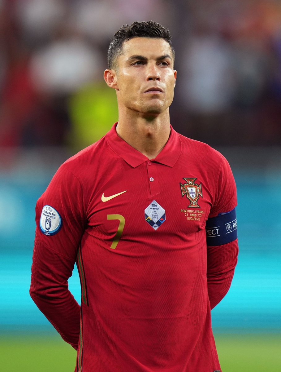 FootyCentralX's tweet image. If Cristiano Ronaldo scores ANYTIME against Belgium tonight, we&apos;ll give away a brand new PlayStation 5 console to a lucky fan.😍👈

Simply RT &amp;amp; follow us to enter. Good luck 🤞