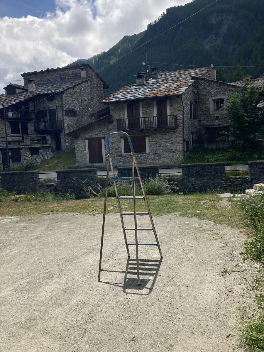 paolorus's tweet photo. “Fece un sogno: una scala poggiava sulla terra” https://t.co/gvOh8hcaH7