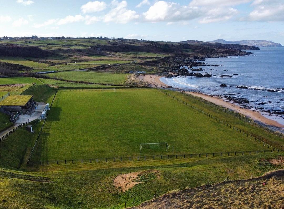 futballisztika's tweet photo. Home of Carrowmena FC
📍Inishowen, North Donegal 🇮🇪 📸: @big.gordon #pitchhunters #whereweplay @pitchhunters #thefootballromantics #footballromantic #futbol #football #fussball #againstmodernfootball #groundhopping #groundhopp #ποδόσφαιρο #futballisztika https://t.co/ssdap4HGkP