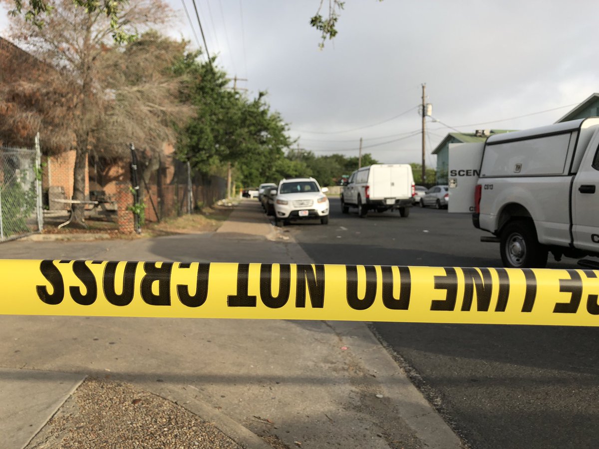 leslieallrich's tweet photo. Homicide at 7247 Cameron Rd @cbsaustin https://t.co/oPzRCPYeUz