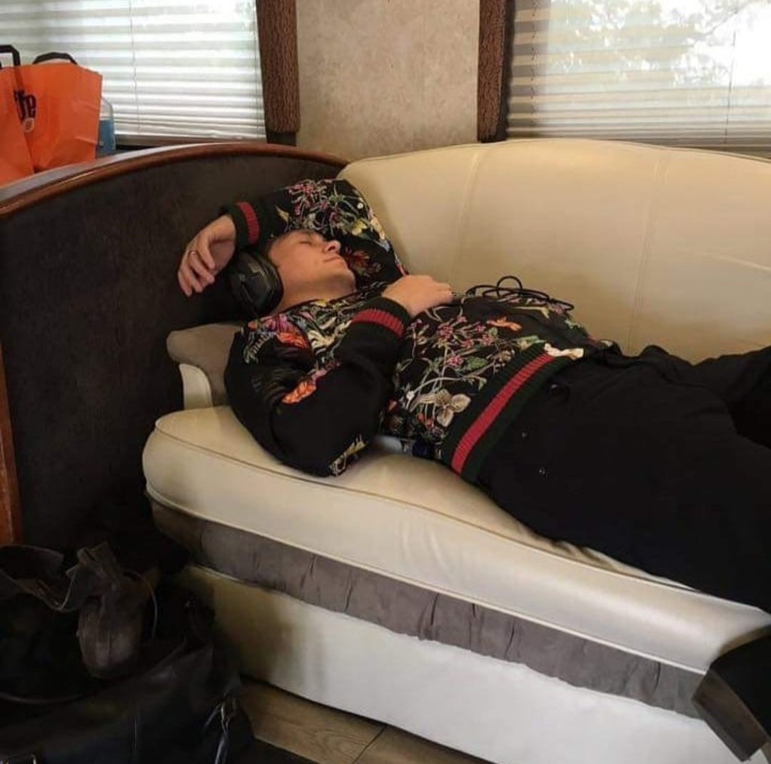 sorry, but........  W H E R E  🧐  T H E  😔  F U C K  🥱  I S  🙁  M A R K ¿  😫 we miss you