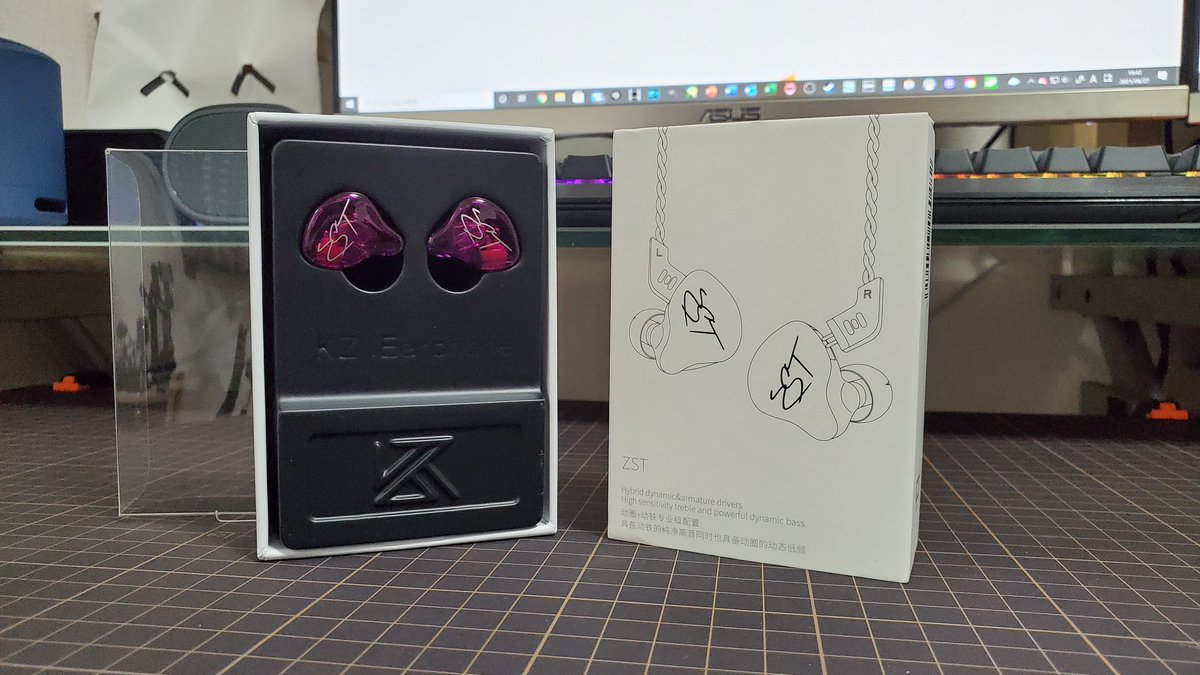 shaka_youtube's tweet photo. 生配信でためにならないPC動画さんからオススメされたイヤホン

KZ ZST   1BA+1DD 
ハイブリッドイヤホン
https://t.co/XP7EWpg3s4

早速購入
2000円クラスで低音と高音のハイブリッドタイプが買えるのはコスパ凄い✨

音もクリアで聴きやすい(^q^)🎵 https://t.co/BEGkKHwmZ1