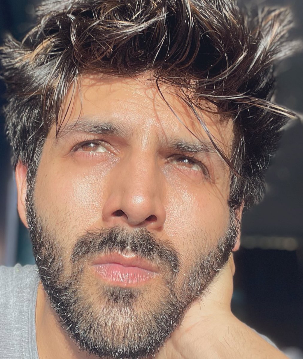TheAaryanKartik's tweet photo. Watermelon sugar high 🍉 https://t.co/2fPGqnNbft