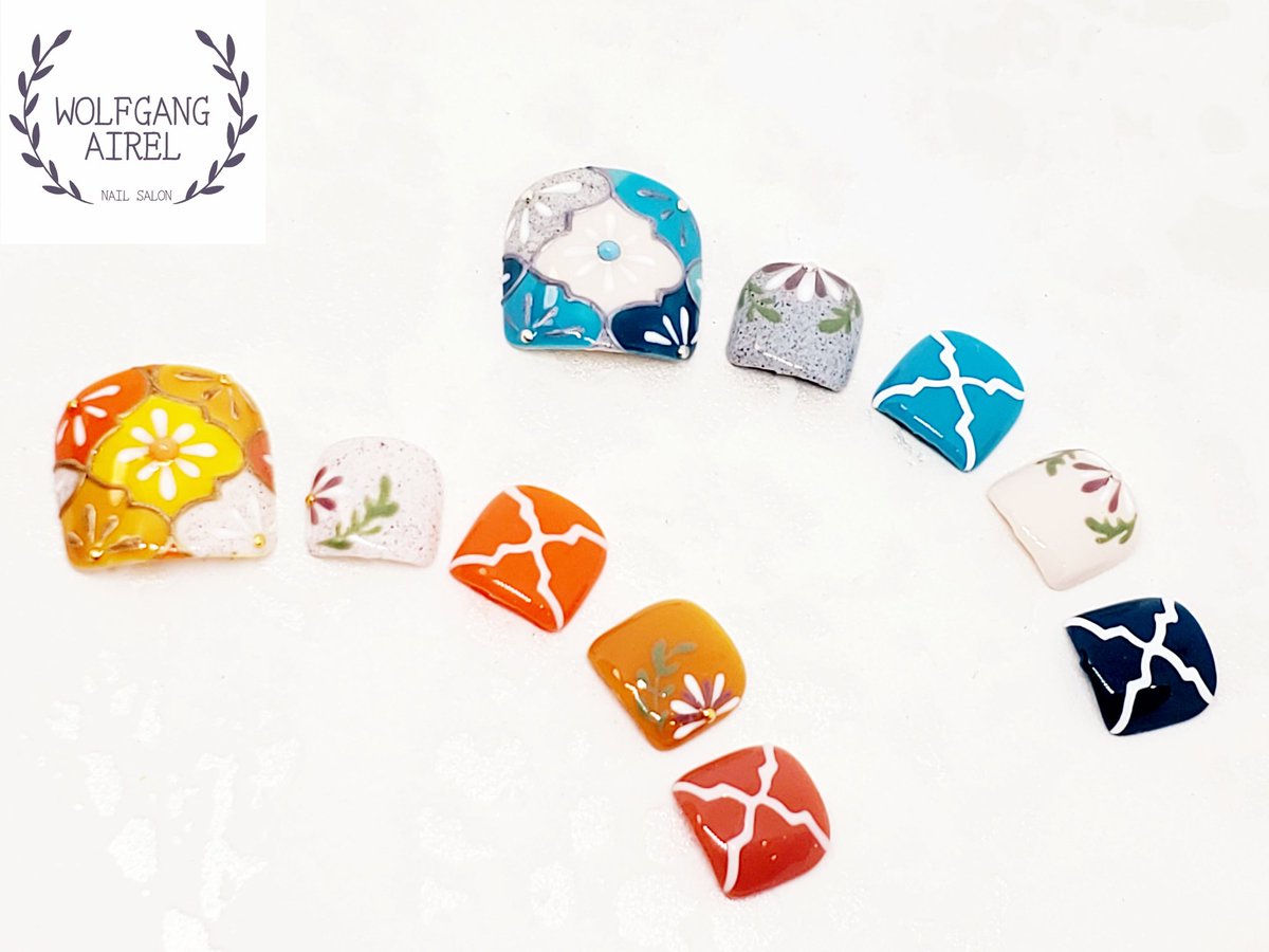 Nail Salon Wolfgang Airel ターコイズカラーのモロッカンタイルネイル お友だちから いいね 貰ったので 5本揃えてみました 少しずつレリーフの場所を変えてあります フットネイル フットジェル モロッカンタイルネイル モロッコタイル