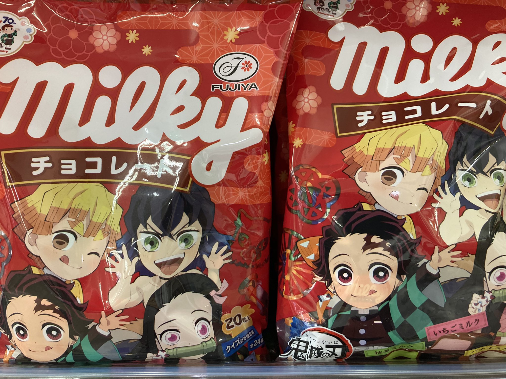 グルメシティ南方店 على تويتر こちらも鬼滅の刃コラボの不二家ミルキービスケットとチョコレート 炭治郎のような優しい味わい 煉獄さんがペコちゃんみたいになってます 笑 ぜひこの機会にご利用くださいませ 不二家 ミルキー 鬼滅の刃 限定 グルメ