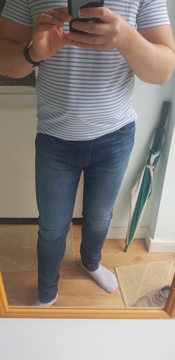 GavinWi79234383's tweet photo. New #jeans bit worried taper fit wouldn't cope with my calves, thank goodness for stretch fit🤣 getting them to fit my thighs is good result too lol  #levis #bodybuilderproblems #legswinprizes #quadzilla 👖💪🏋️ https://t.co/od8dgVlIsX
