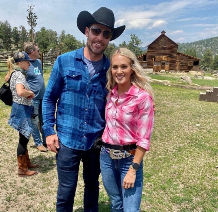 carrieskingdom's tweet photo. Some wholesome photos of @carrieunderwood with her husband Mike Fisher and sons at #WindRiverRanch for family vacation โฐ๏ธ https://t.co/uE9rJlugEu